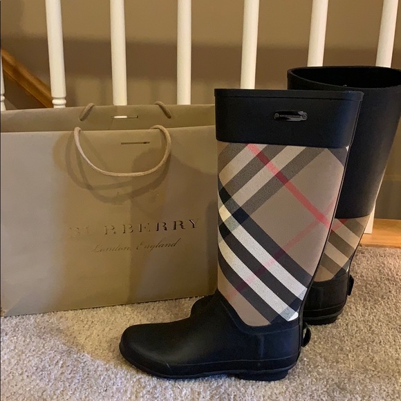 Burberry rain boots - Picture 1 of 3